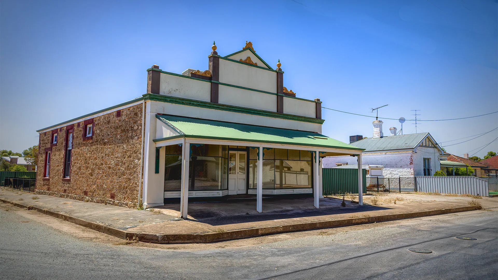 Roberts Store - SuggPix