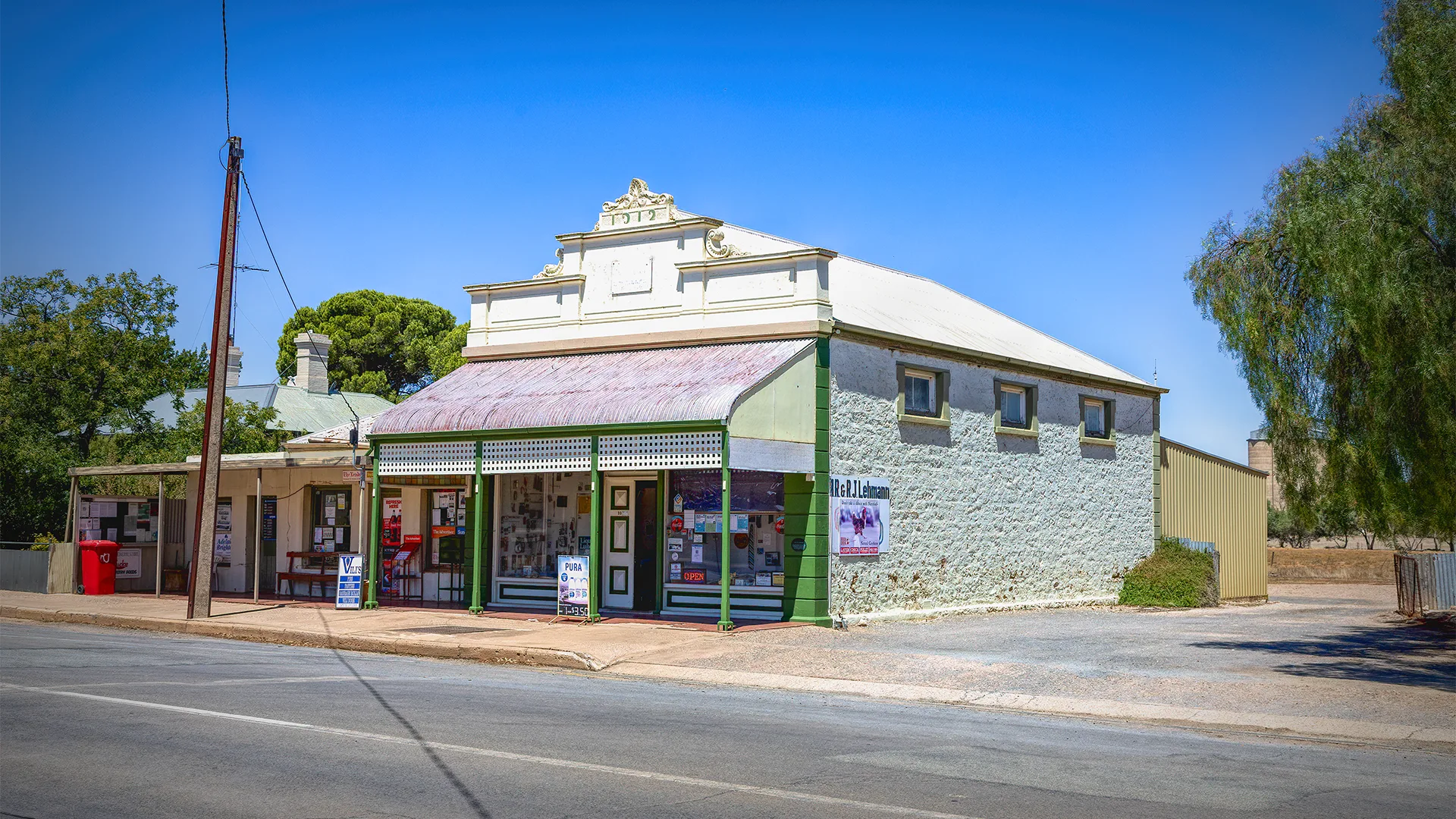 Lehmann’s Store - SuggPix