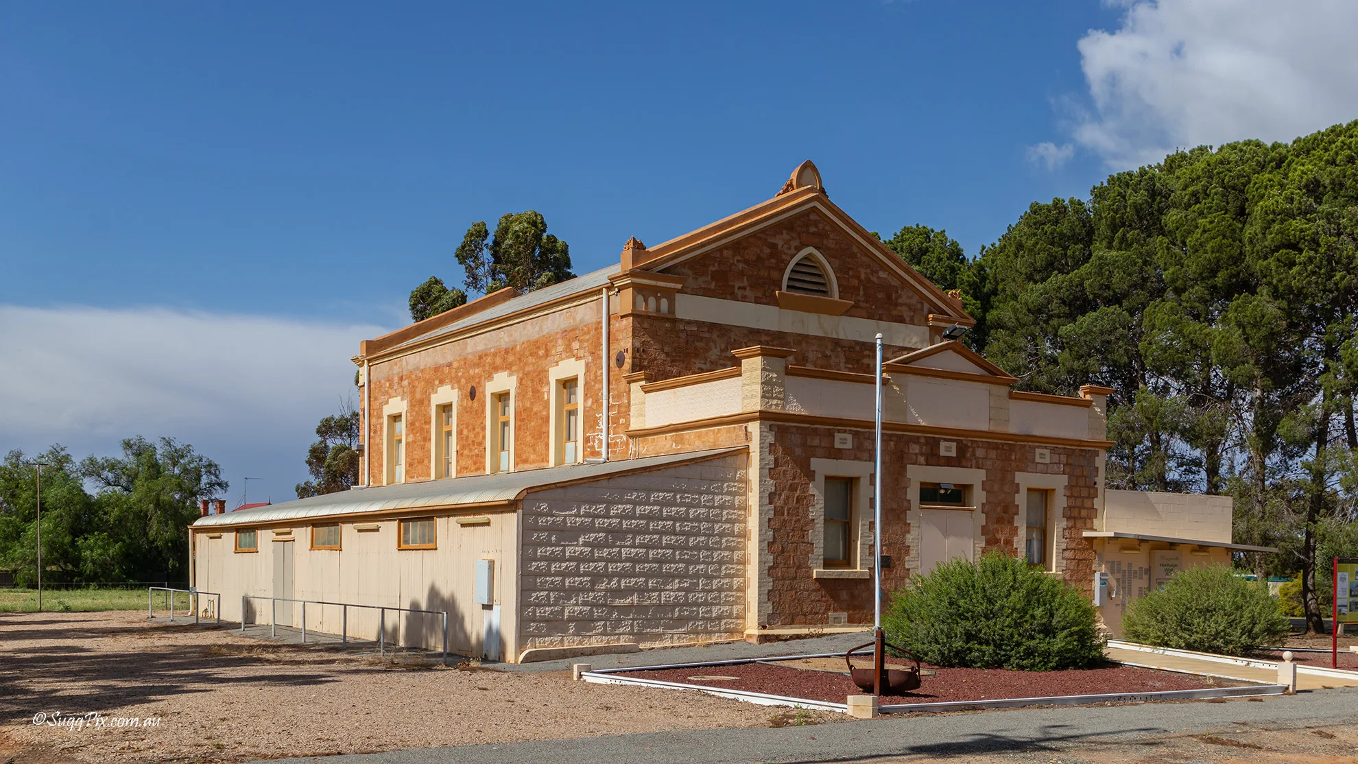 Yongala Hall - Suggpix